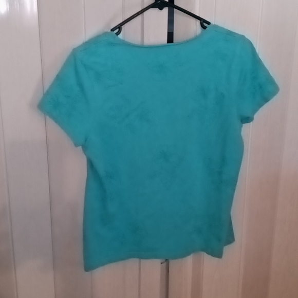 Croft & Barrow Women's Blue Shirt w/Flowery Stitching, size L! NWOT! - Picture 5 of 5